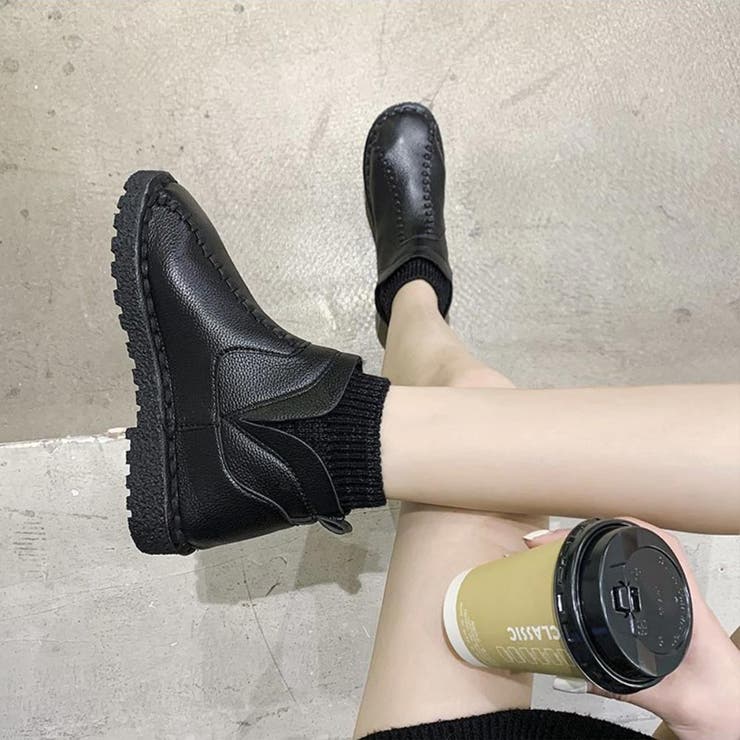 ニット使いが今っぽい！ステッチ入りショートブーツ ニット