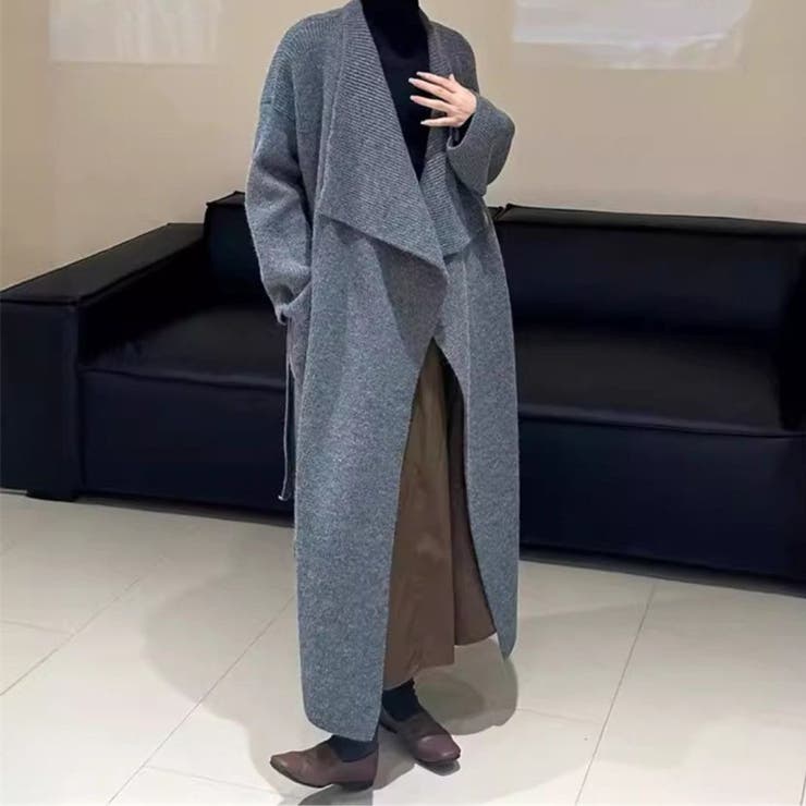 グレー