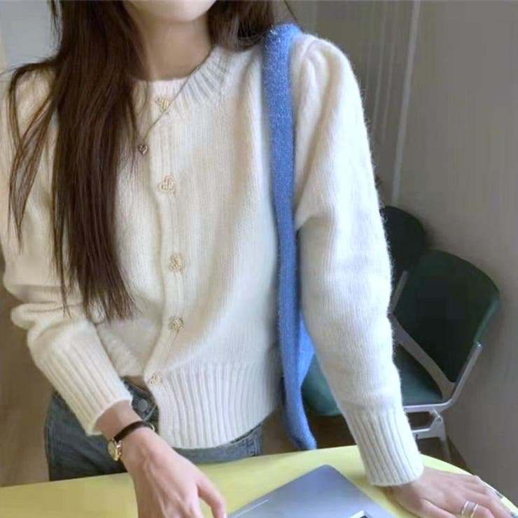 ホワイト | 大人可愛いハート型ボタンがアクセントショート丈ルーズニットカーディガン | maison de LATIR