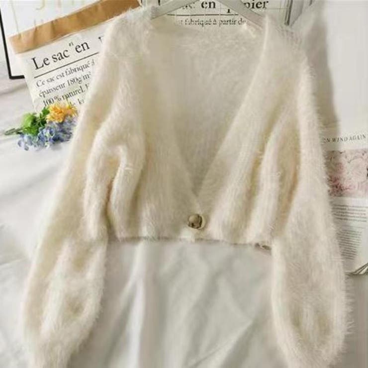 ホワイト | ふわふわのシャギー素材が心地よいニットカーディガン ドロップショルダー ゴールド… | maison de LATIR