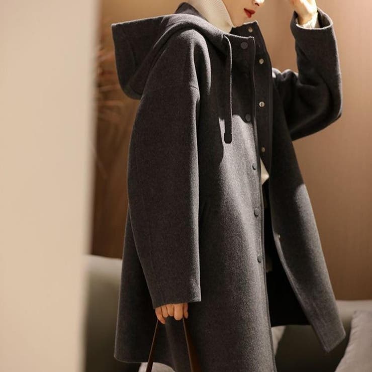 しっかりとした素材感で大人カジュアルに仕上げるメルトン風