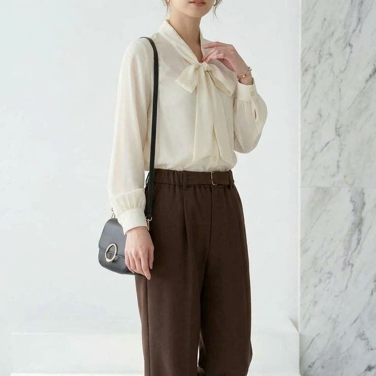 ホワイト | 大きめボウタイが華やかな、上品サテンブラウス レディース 長袖 | maison de LATIR