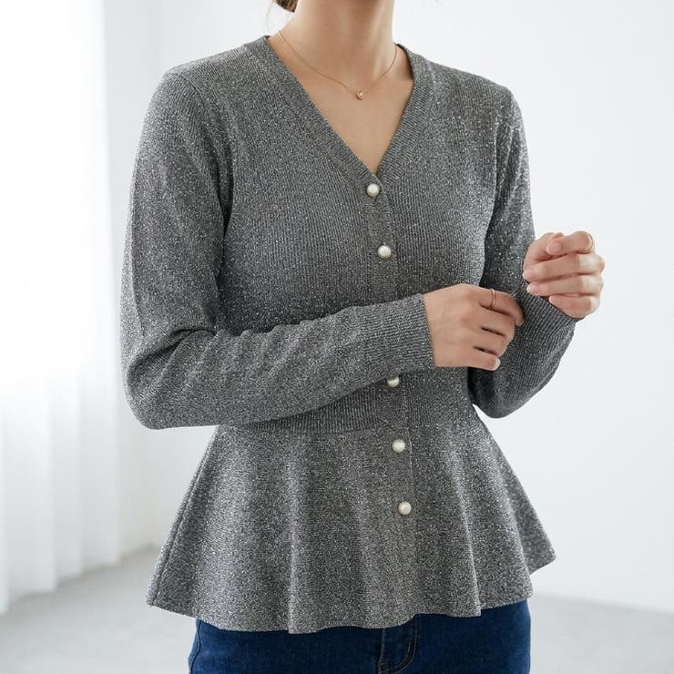 グレー | パールボタンが華やかな、ラメ入りペプラムニット カーディガン レディース | maison de LATIR