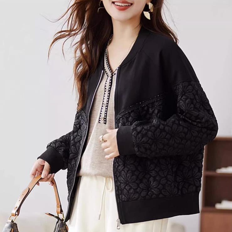 大人可愛いコーデにランクアップする花柄デザインショート丈