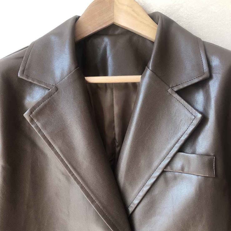 ヴィンテージ感のある素材でこなれるフェイクレザーテーラード