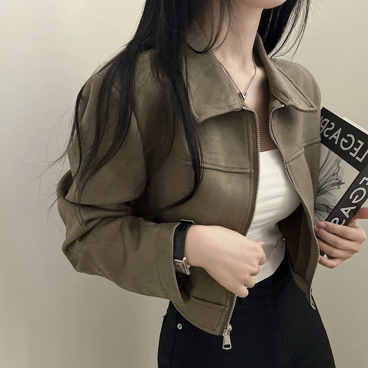 カーキ