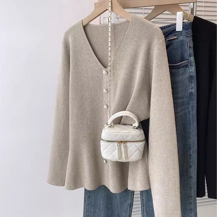 ベージュ | 女性らしさ引き立つ上品ニット オフィス オフィスカジュアル | maison de LATIR