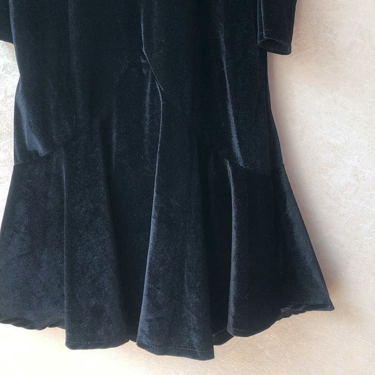 モダンでエレガントなデザインのベロアノースリーブワンピース ホルターネック | maison de LATIR | 詳細画像14 