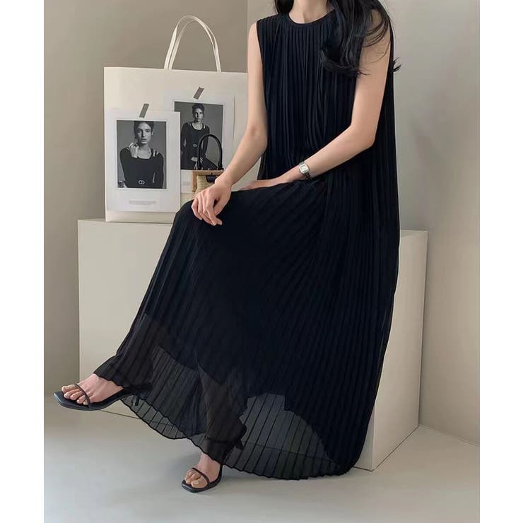 女性らしいシルエットが可愛いノースリーブプリーツロング