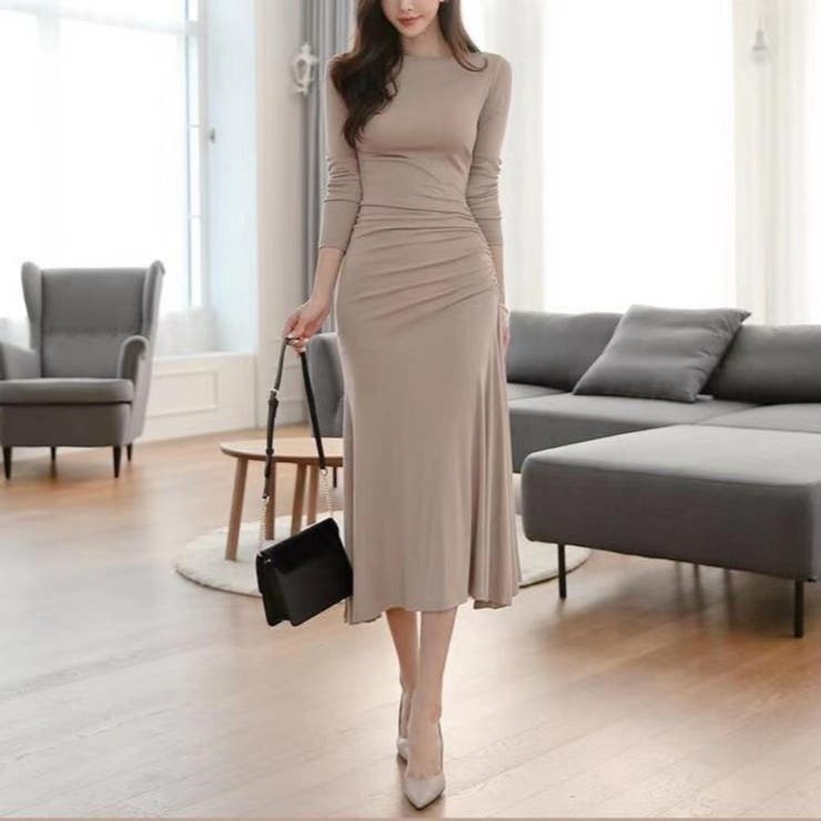 上品シルエット程よくボディラインに沿うオフショルフレアワンピース ロング丈 長袖 | maison de LATIR | 詳細画像4 