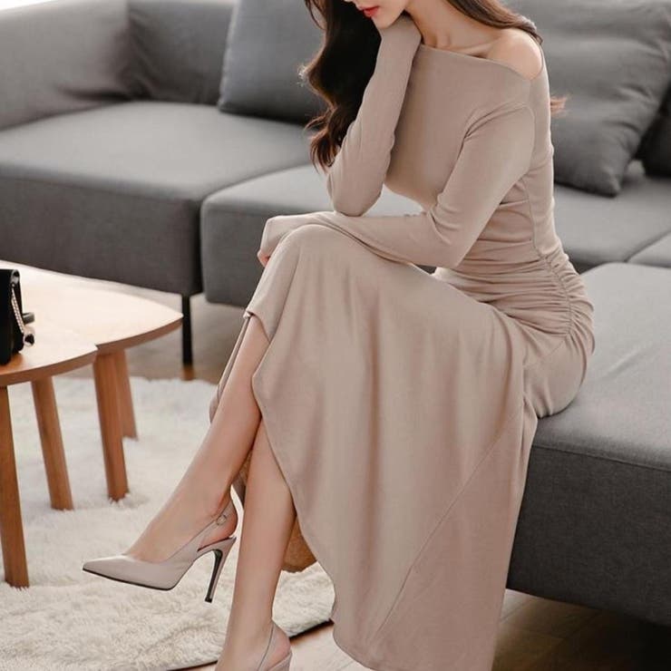 上品シルエット程よくボディラインに沿うオフショルフレアワンピース ロング丈 長袖 | maison de LATIR | 詳細画像6 