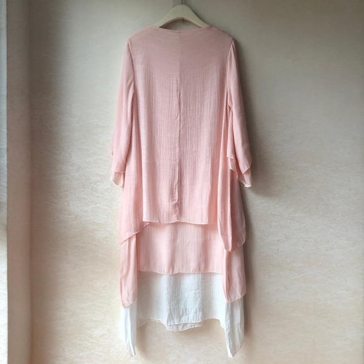 程よいリラックス感のあるレイヤード風シフォンワンピース