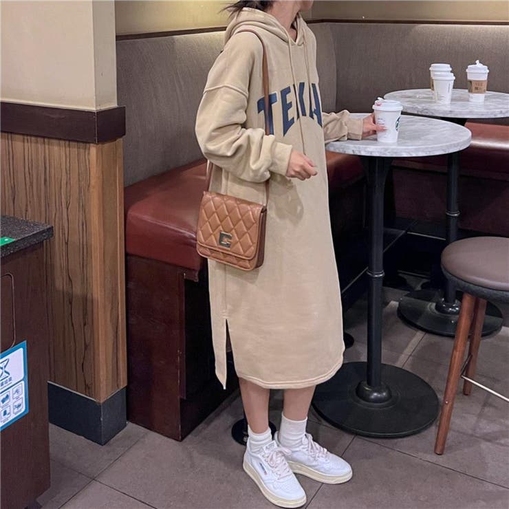 ベージュ