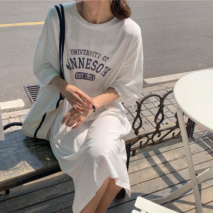 ホワイト | 大人カジュアルで春から着こなせるロゴワンピース 膝丈 プリントTシャツ | maison de LATIR