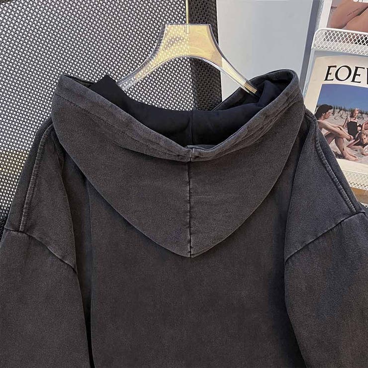 サイズ感やヴィンテージライクで大人こなれ感を演出するパーカー