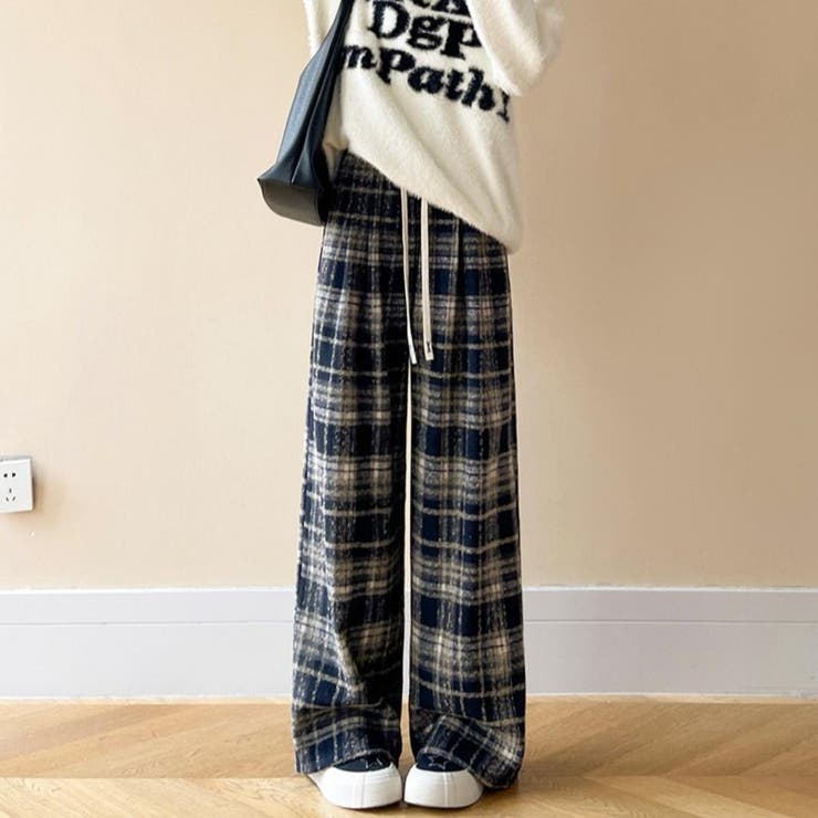 程よい厚みで柔らかく包み込まれるような着心地のチェック柄ワイド