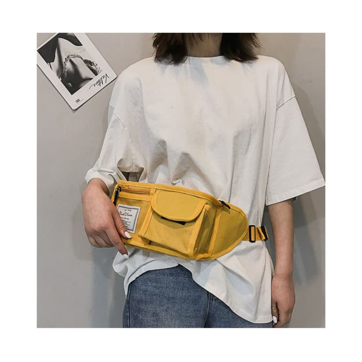 体にフィットする手軽に持ちやすいカジュアルボディバッグ