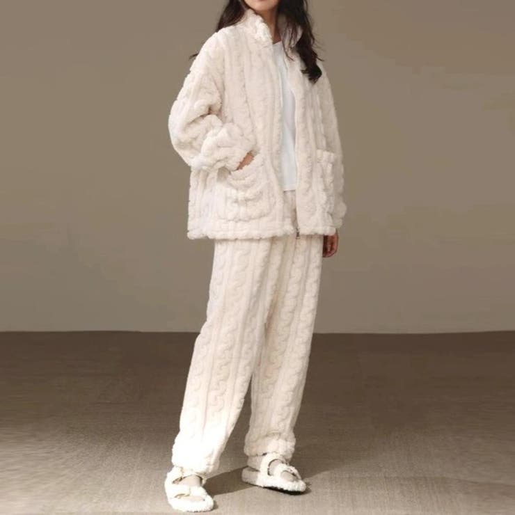 パウダーピンク | 冬のリラックスタイムにおすすめのルームウェア 休日 パジャマ | maison de LATIR