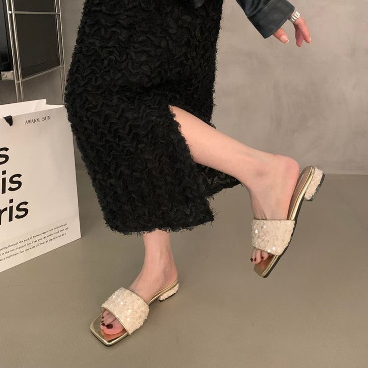 ホワイト | 手軽に履ける長時間のお出かけも疲れにくいスパンコールサンダル シャイニー 輝き | maison de LATIR