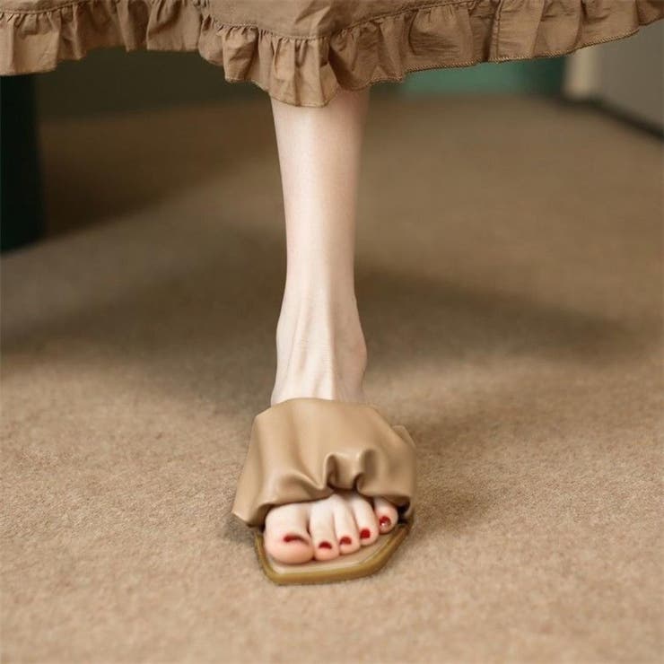 立体感シャーリングフリルギャザーで足元に抜け感を。さっと履けてこなれるスクエアト… | maison de LATIR | 詳細画像3 