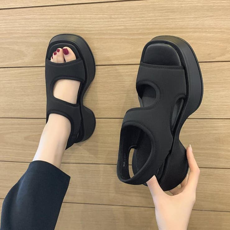 ブラック | 幅広いシーンで活躍する定番アイテム！丸いフォルムが可愛い厚底サンダルスリッポン | maison de LATIR
