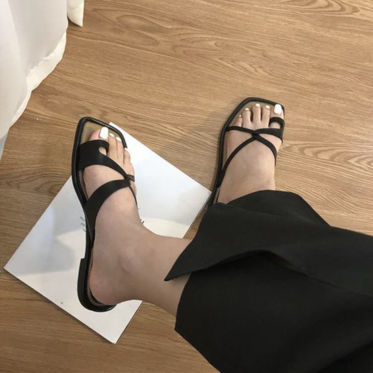 ブラック | どんなスタイリングにもスッと馴染むサンダル お出かけ 冬 | maison de LATIR