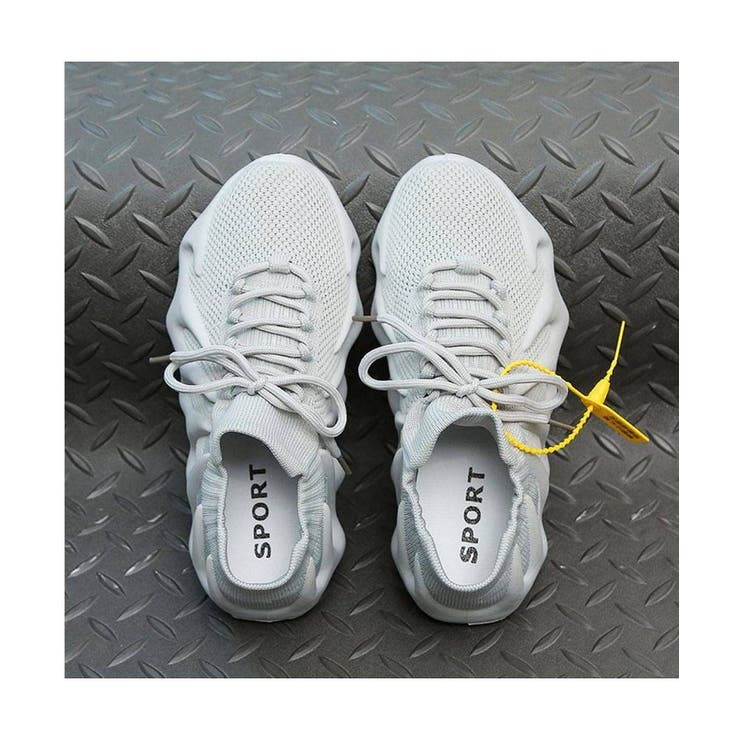 ソールデザインが目を惹くメッシュランニングシューズ 秋 スポーツ