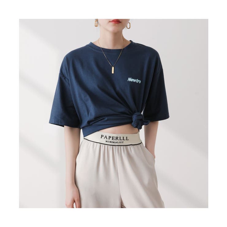 胸元のワンポイントロゴが可愛いTシャツカットソー英字ロゴ韓国オーバーサイズゆったりめカジュアル