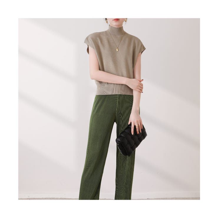 シンプルなデザインが上品なフレンチスリーブハイネックニットトップス モックネック | maison de LATIR | 詳細画像4 