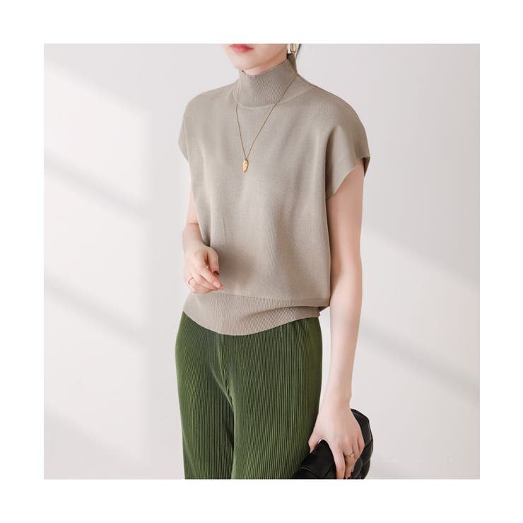 シンプルなデザインが上品なフレンチスリーブハイネックニットトップス モックネック | maison de LATIR | 詳細画像9 