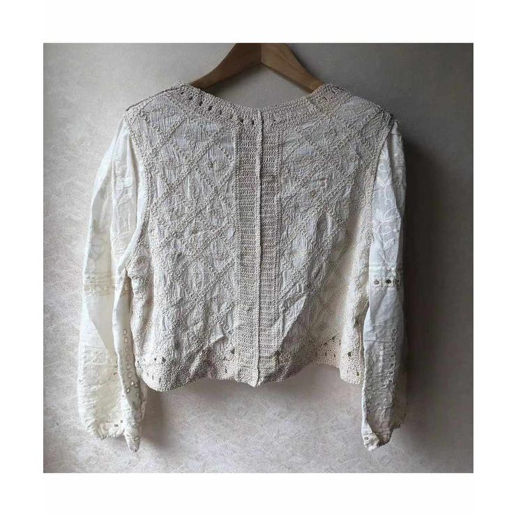 コーデをエレガントに演出する刺繍デザインパフスリーブトップス 韓国 冬 | maison de LATIR | 詳細画像9 