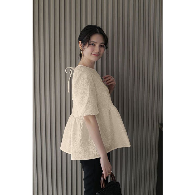 1枚で華やかさを演出するバックリボンジャガードペプラムブラウス パフスリーブ ボ… | maison de LATIR | 詳細画像6 