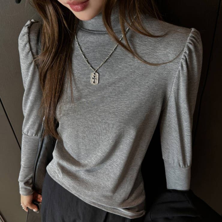 グレー | 毎日にちょうどいい、きれいめベーシックモックネックシャーリングトップス ボリュー… | maison de LATIR