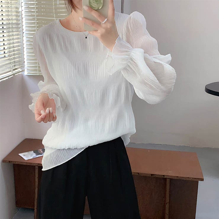 ホワイト | シフォン素材が女性らしいシャーリングブラウス 長袖 冬 | maison de LATIR