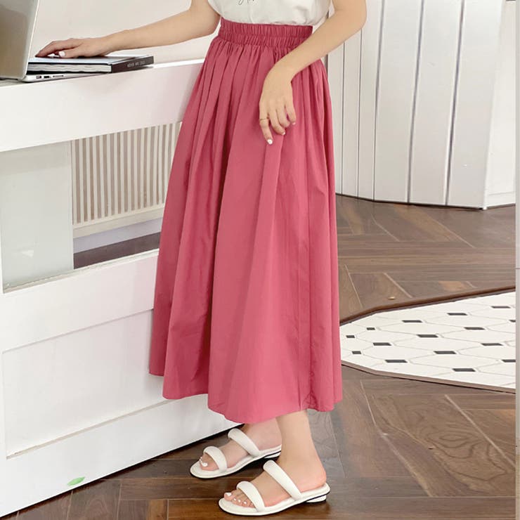 ふわっとしたシルエットが女性らしいコットンロングフレアスカート