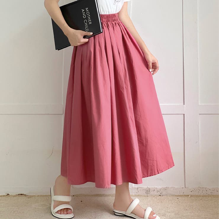 ふわっとしたシルエットが女性らしいコットンロングフレアスカート