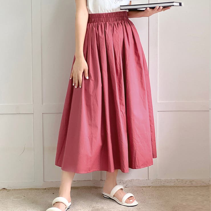 ふわっとしたシルエットが女性らしいコットンロングフレアスカート