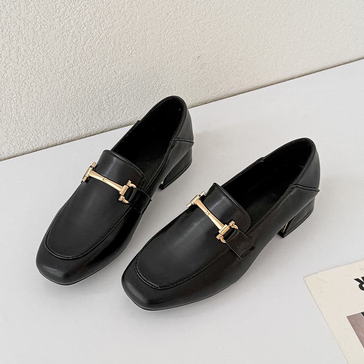 コーデに上品さをプラスするミドルヒールローファー 秋 英国[品番