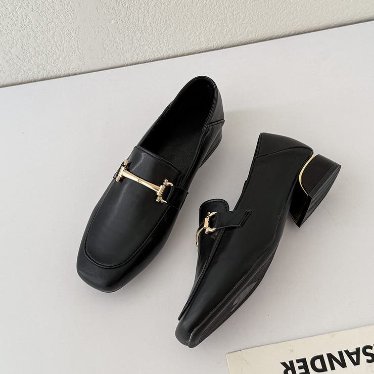 コーデに上品さをプラスするミドルヒールローファー 冬 英国[品番