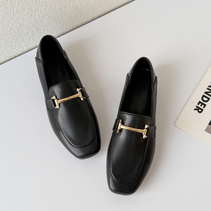 コーデに上品さをプラスするミドルヒールローファー 秋 英国[品番