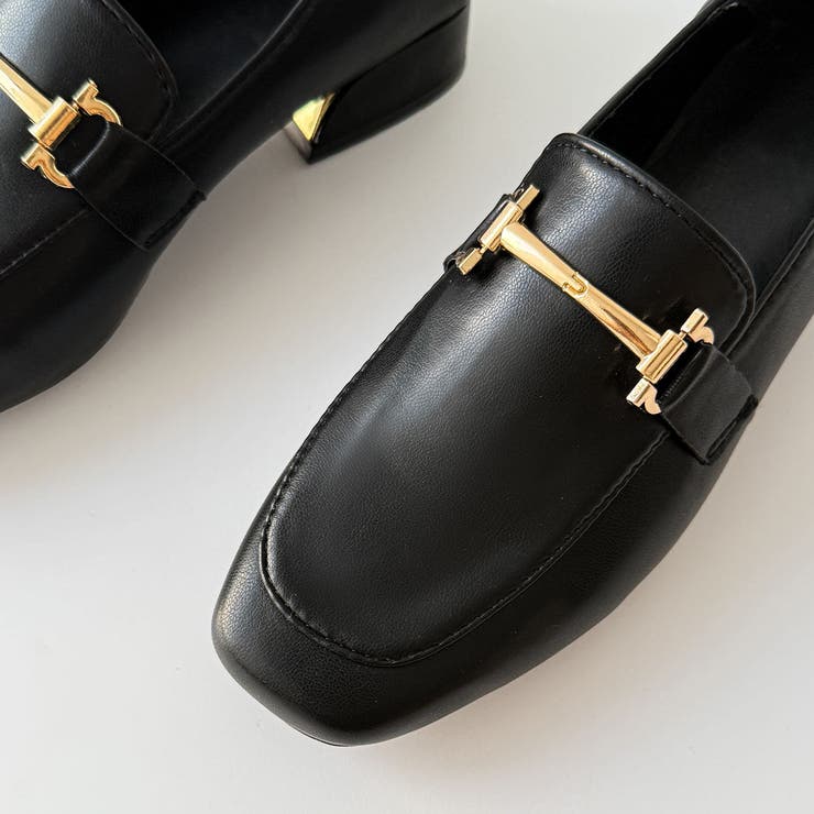 コーデに上品さをプラスするミドルヒールローファー 秋 英国[品番