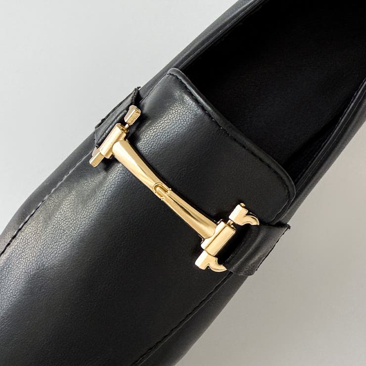 コーデに上品さをプラスするミドルヒールローファー 冬 英国[品番