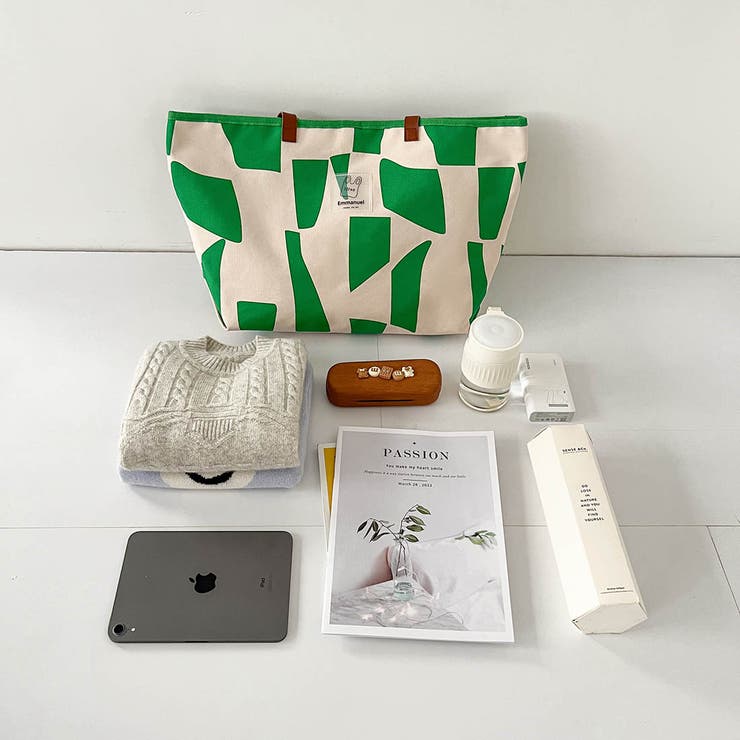 コーデのアクセントにぴったりな全面プリントデザインキャンバストートバッグ 大容量 | maison de LATIR | 詳細画像36 