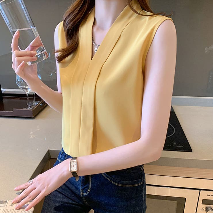 イエロー | エレガントなコーデに仕上がるノースリーブシフォンブラウス Vネック 秋 | maison de LATIR