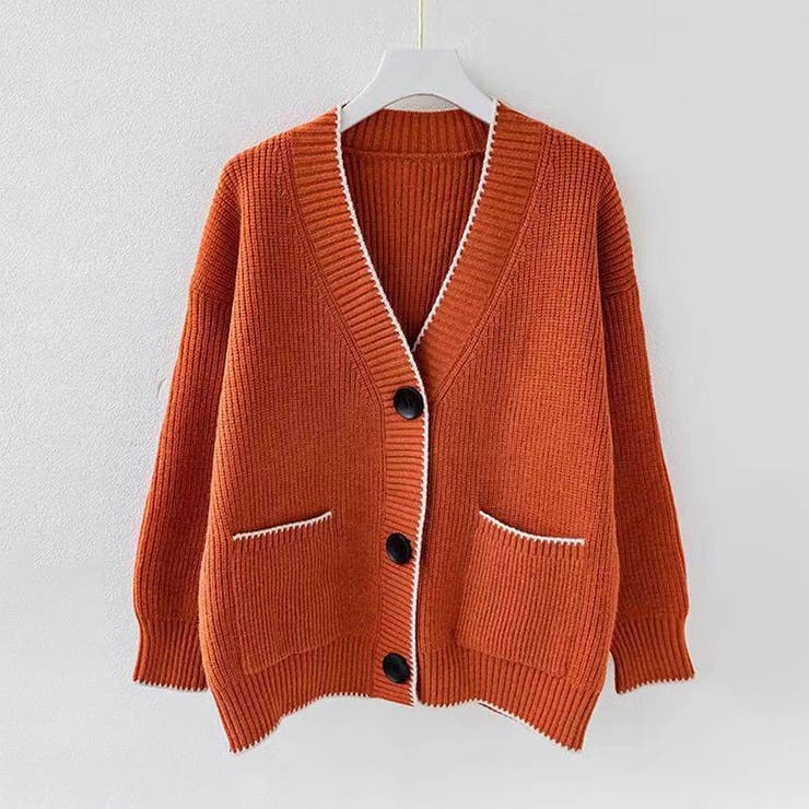 パイピングが個性を引き出してくれるニットカーディガン 秋