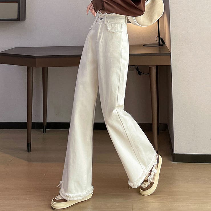 大人のこなれ感を演出する裾フリンジワイドデニムパンツ 切りっぱなし