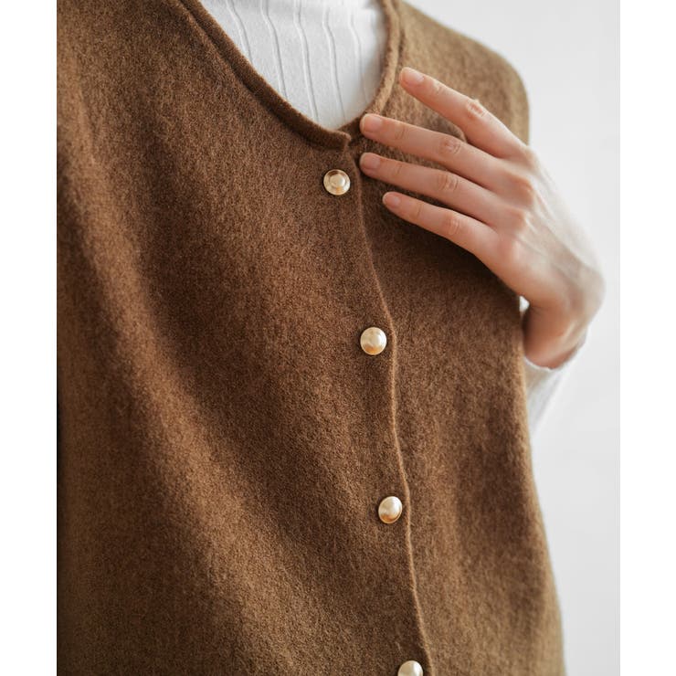 柔らかな生地でフレンチカジュアルを楽しめるノーカラーベスト トップス アウター | maison de LATIR | 詳細画像11 