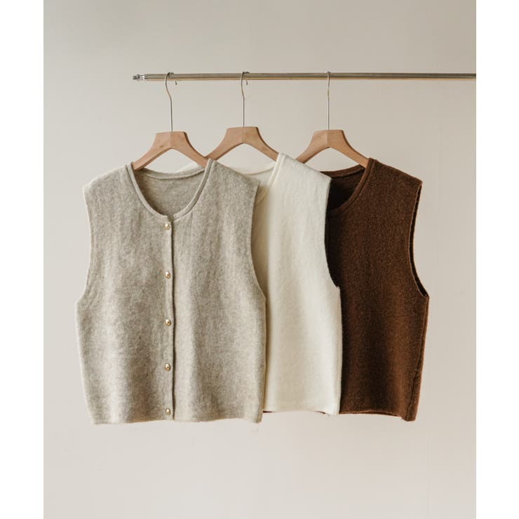 柔らかな生地でフレンチカジュアルを楽しめるノーカラーベスト トップス アウター | maison de LATIR | 詳細画像36 