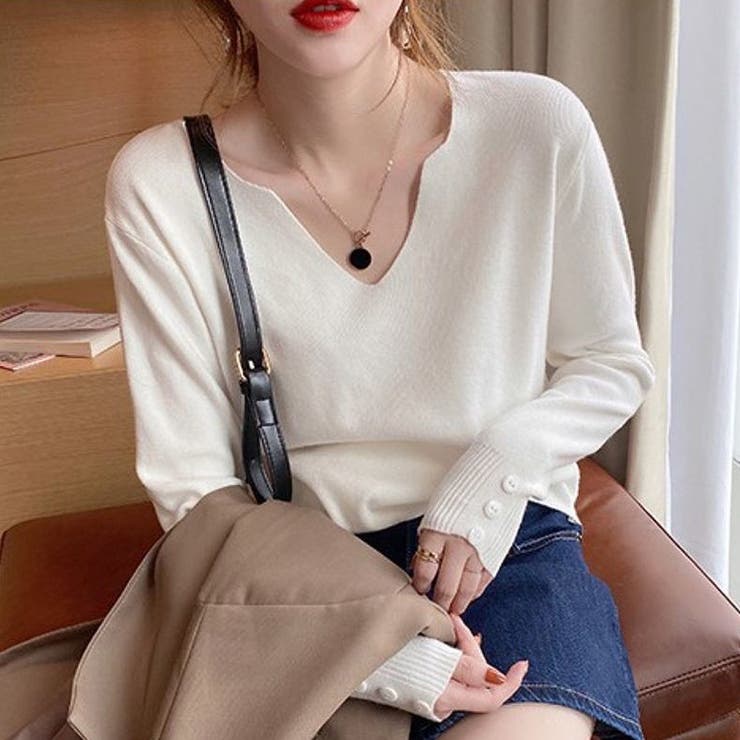 首元をスッキリ綺麗に見せててくれるVネックセーター 秋 薄手