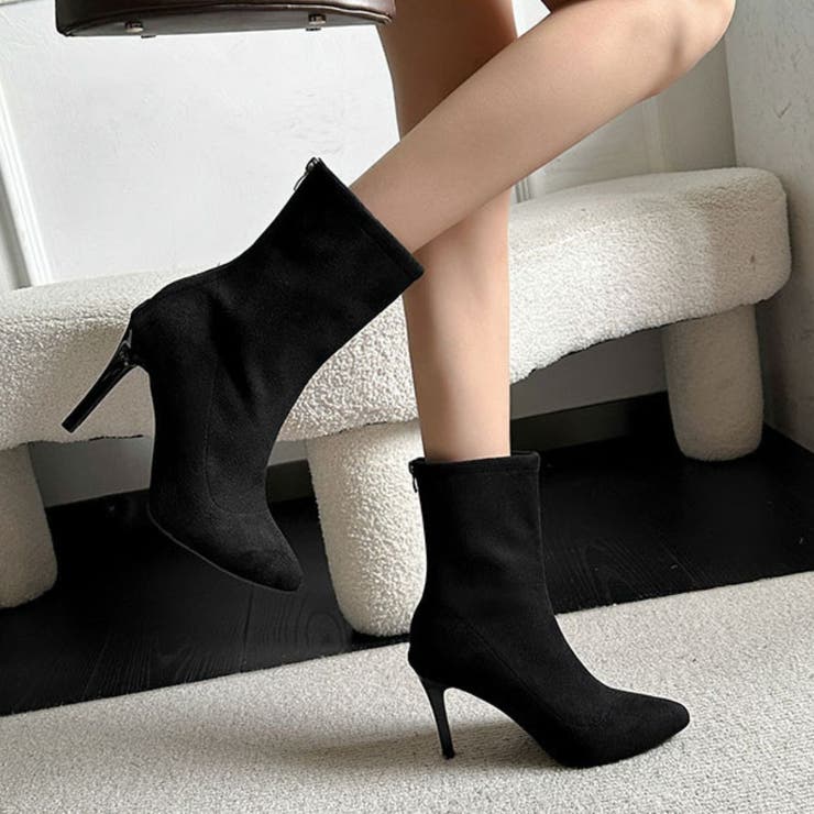 ブラック(ソールブラック) | 上品シルエット。ピンヒールレッドソール美脚ショートブーツ オフィスカジュアル 大人 | maison de LATIR